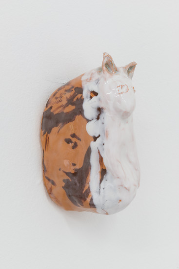 o. T. (Katzenwesen), 2019 – ca. 18 x 10 x 9 cm; Keramik glasiert;