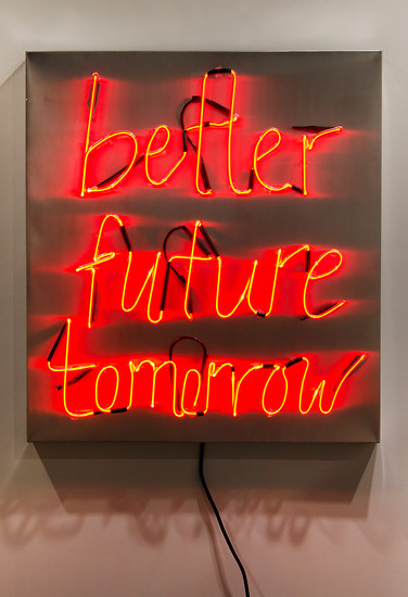 better future tomorrow, 2019 – ed. 5+1; 88 x 80 x 7 cm;
Neonschrift, Kabel, Aluminium; Foto: Sebastian Tröger